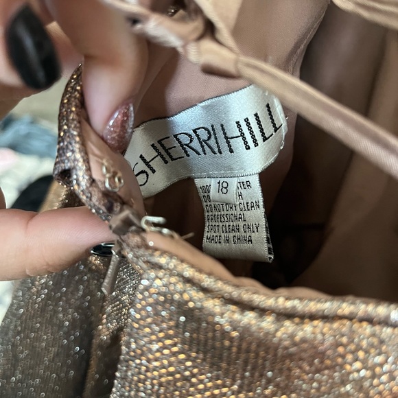 Nude colored dress - Picture 2 of 10